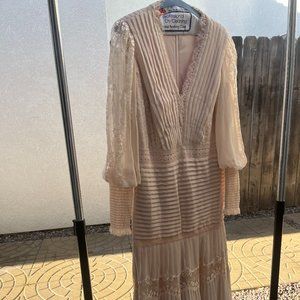 Tadashi Shoji Nyssa Bishop Sleeve Gown